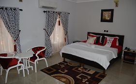 Nue-Crest Hotels & Suites